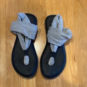 Sanuk Gray and Black Women's Sandals